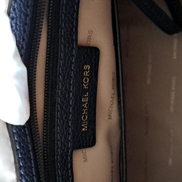 Michael Kors Medium Mercer  EUC Duffle - Picture 12 of 13